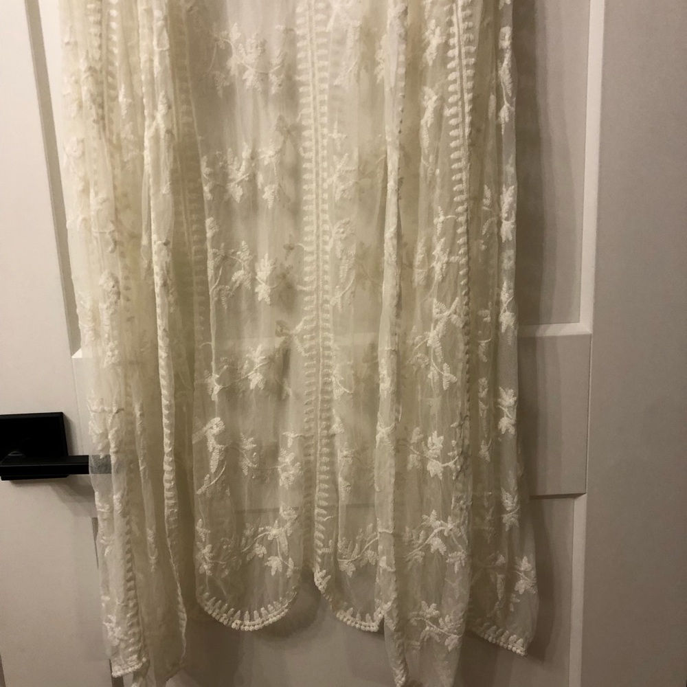 White Lace Robe - Picture 4 of 7